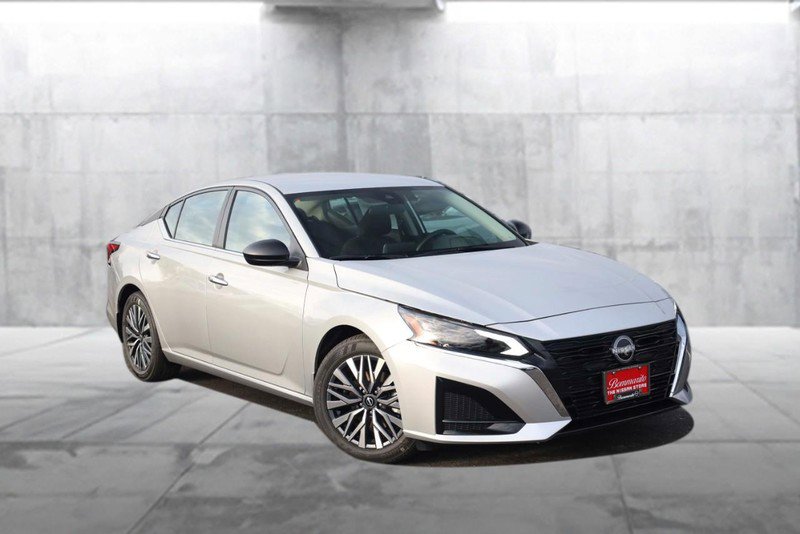 New 2025 Nissan Altima 2.5 SV image 2