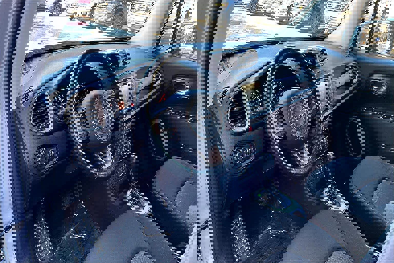 Used 2016 Jeep Renegade Latitude image 18