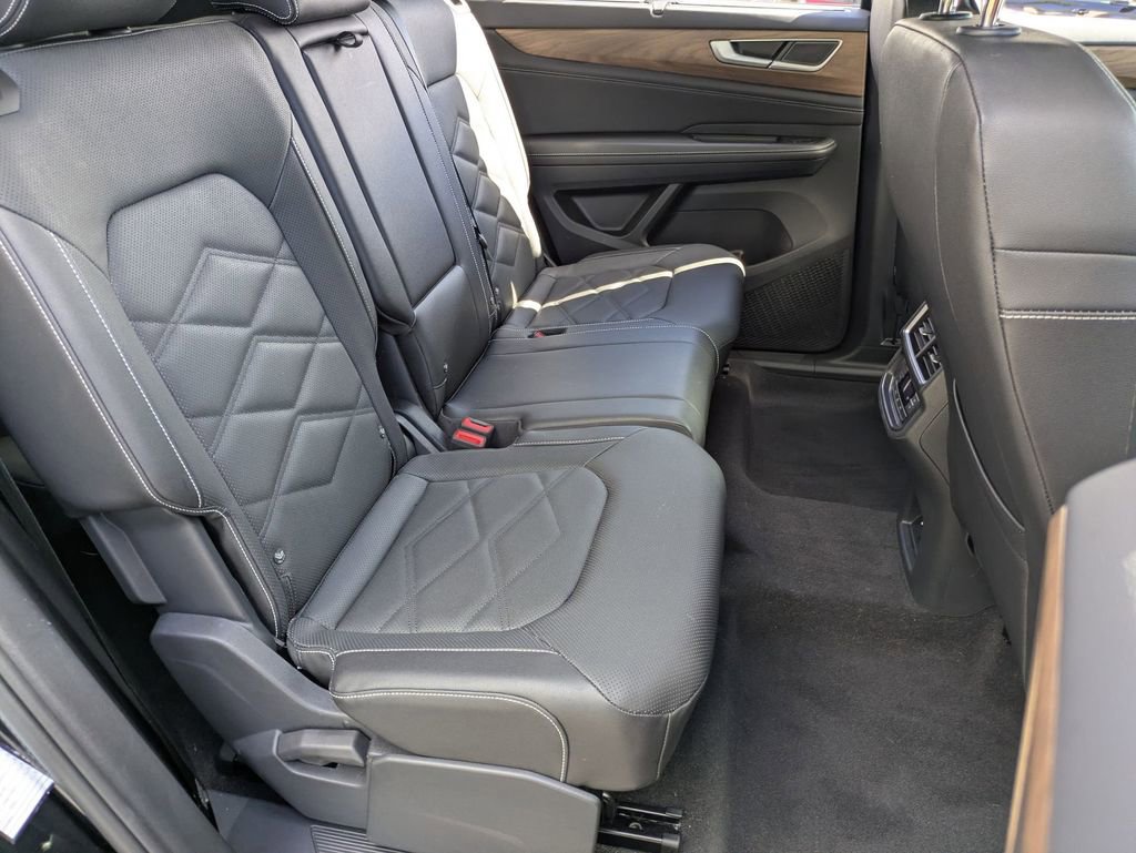 Used 2025 Volkswagen Atlas SE image 31