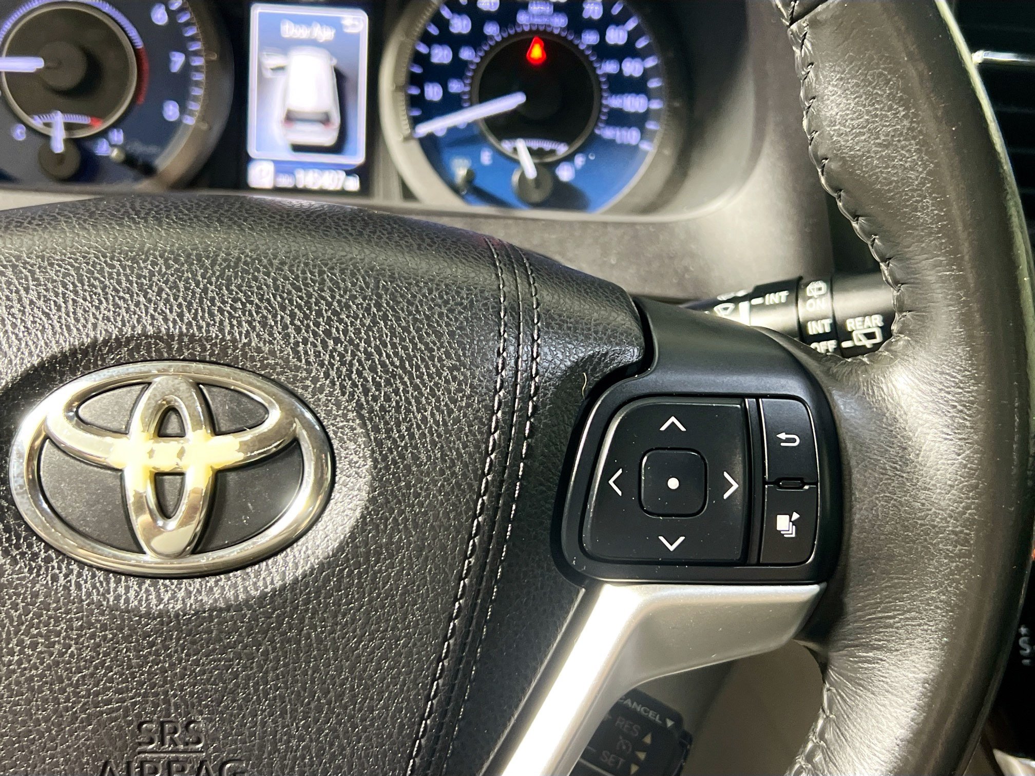 Used 2015 Toyota Sienna XLE w/ XLE Navigation Package FWD image 19
