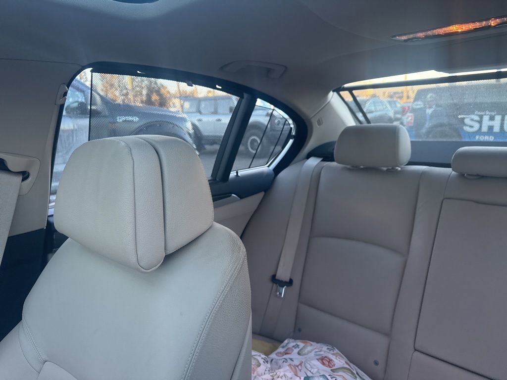 Used 2011 BMW 550i xDrive Sedan image 15