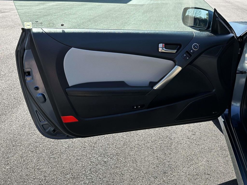 Used 2013 Hyundai Genesis 2.0T image 5