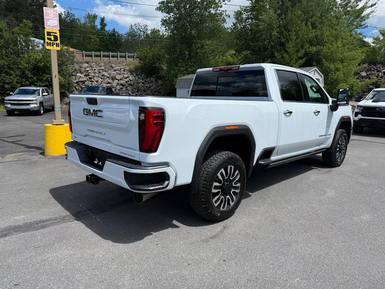 New 2026 GMC Sierra 2500 Denali Ultimate w/ LPO, Black Badging Package AWD/4WD image 5