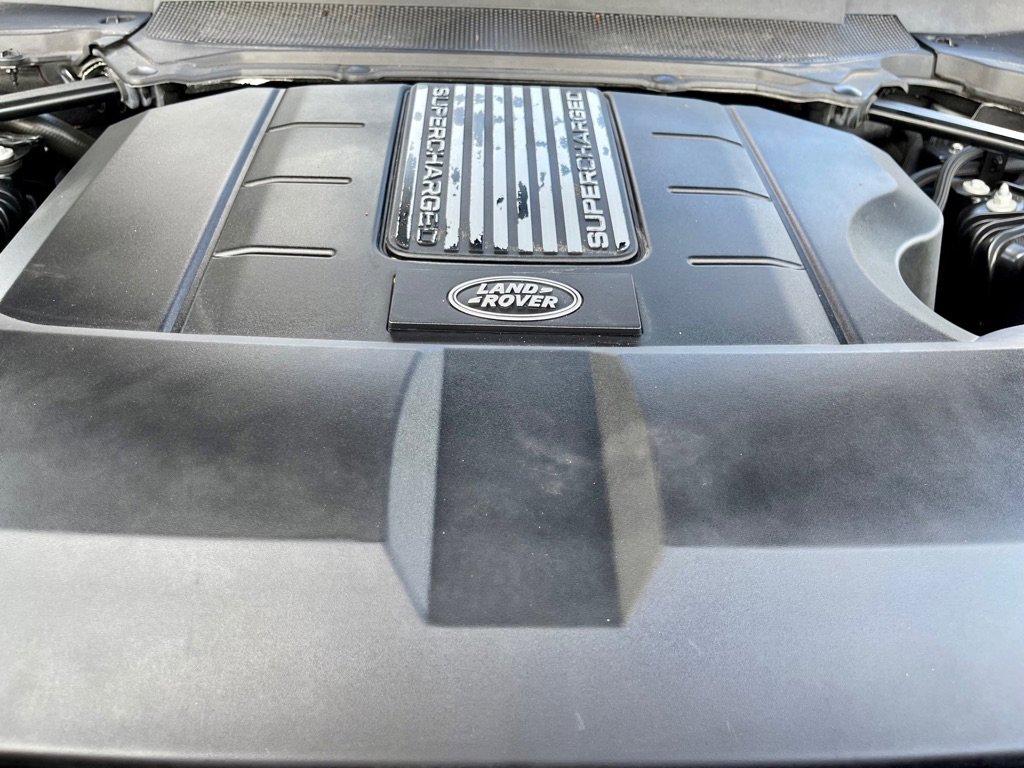 Used 2017 Land Rover Discovery SE image 23