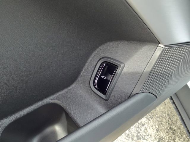 New 2025 Cadillac Lyriq Luxury image 28