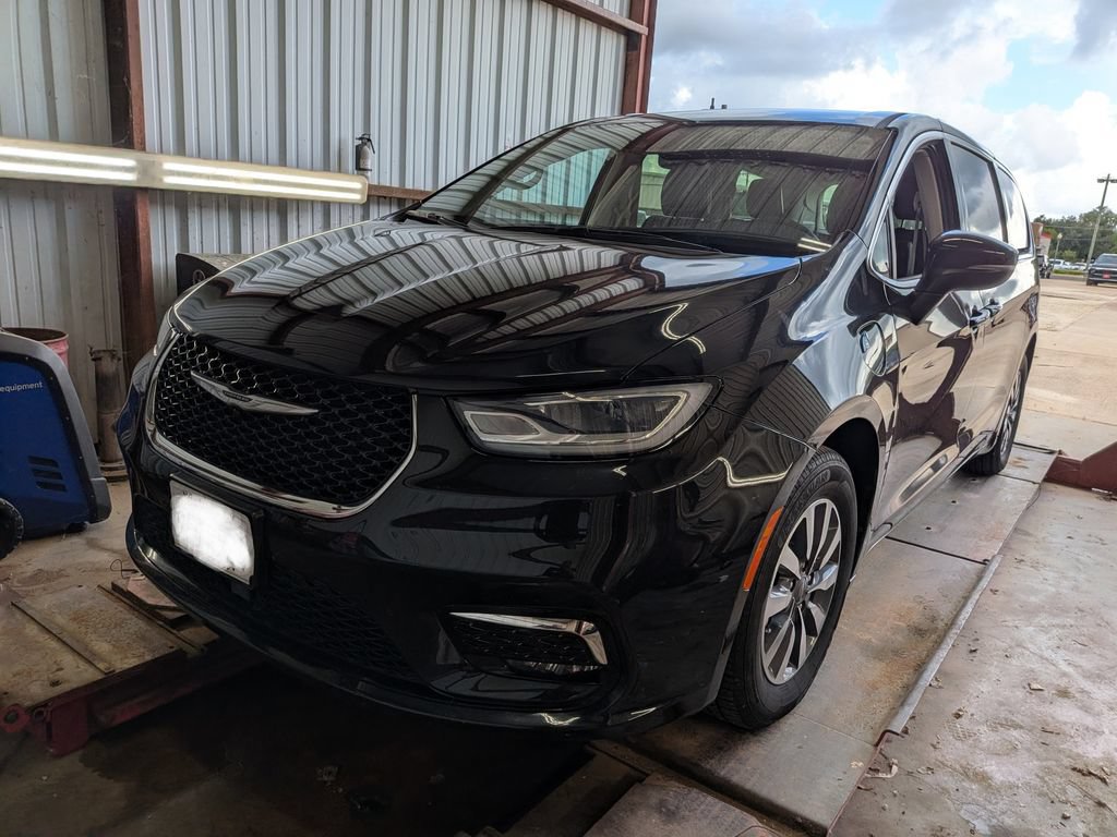 Used 2023 Chrysler Pacifica Touring-L FWD image 12