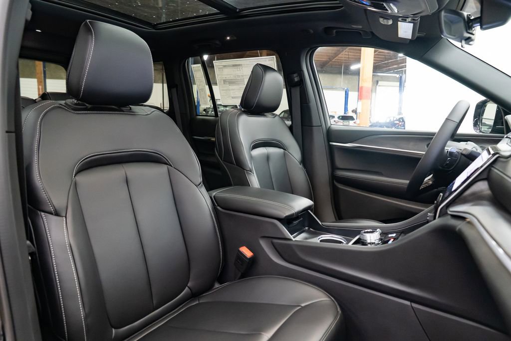 New 2025 Jeep Grand Cherokee Limited w/ Trailer Tow Package image 31