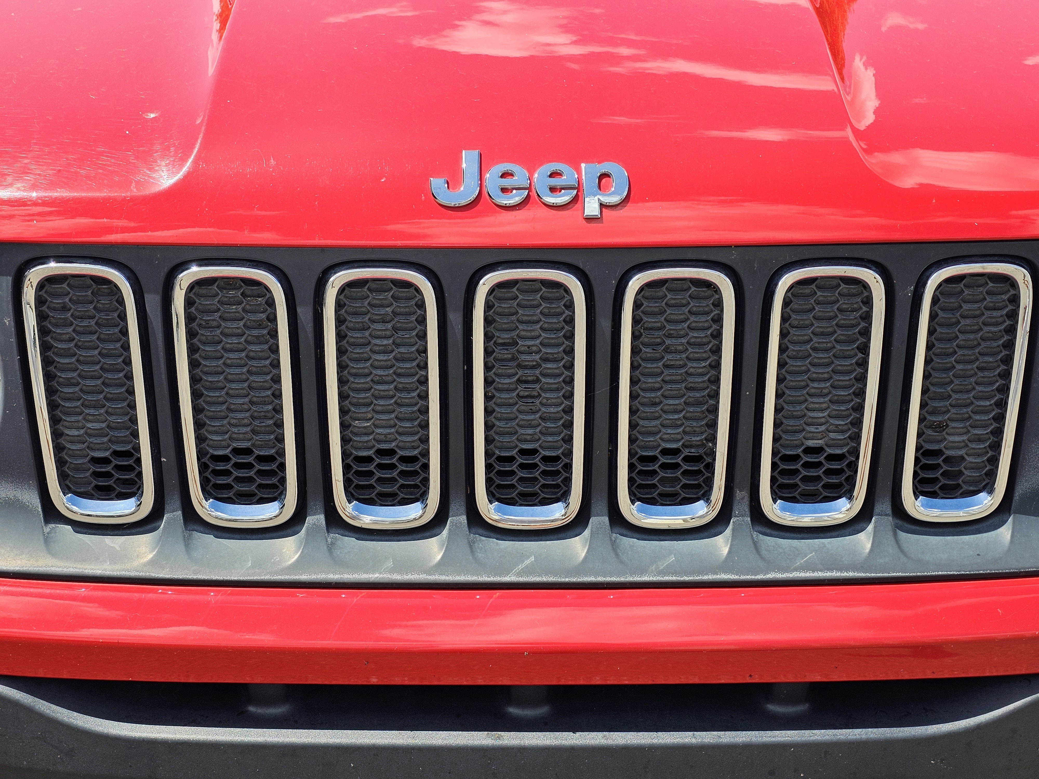 Used 2016 Jeep Renegade Latitude w/ Popular Equipment Group image 3