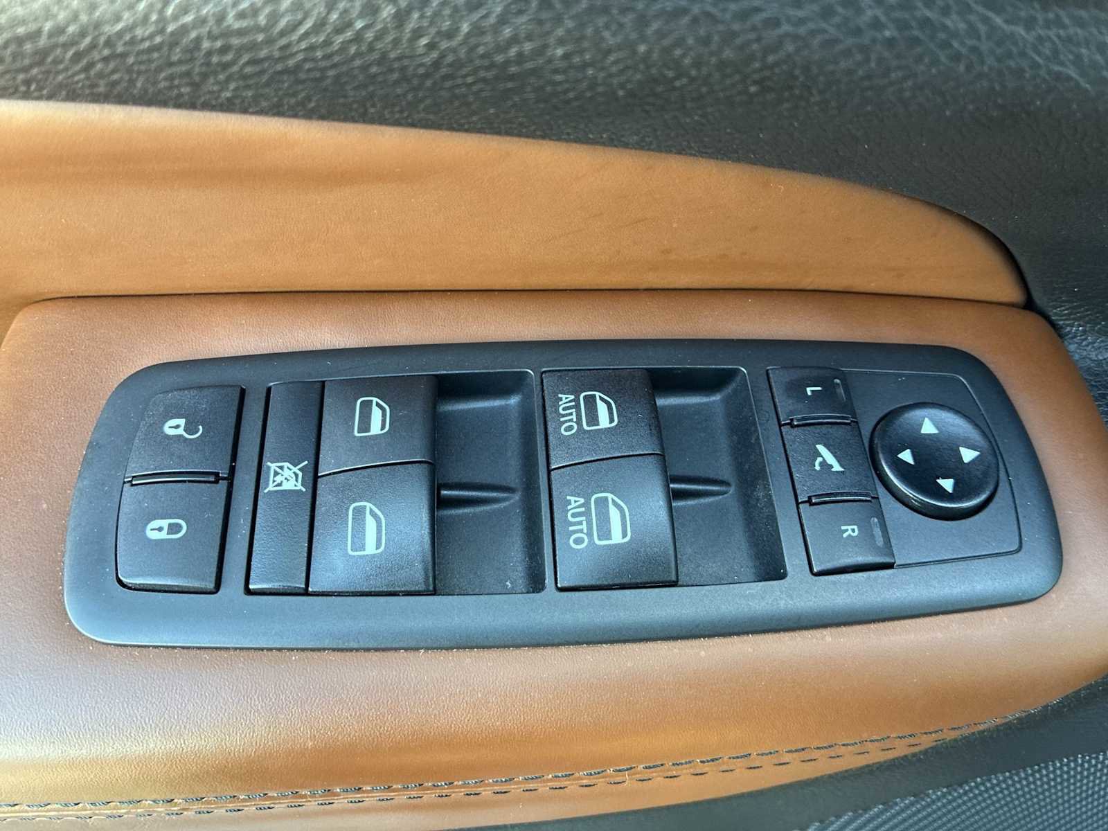 Certified 2021 Jeep Grand Cherokee Overland AWD/4WD image 15