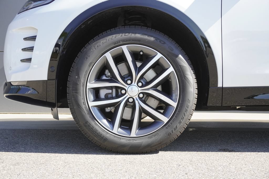 New 2026 Land Rover Discovery Sport Landmark AWD/4WD image 32