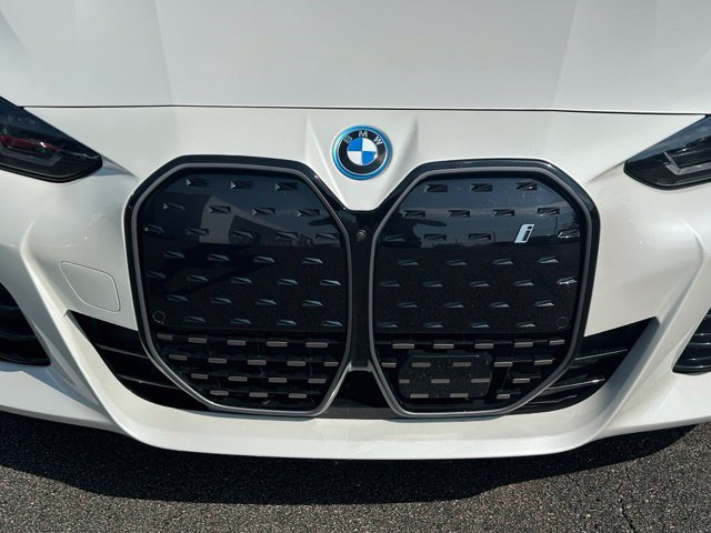Used 2023 BMW i4 eDrive40 w/ M Sport Package RWD image 9