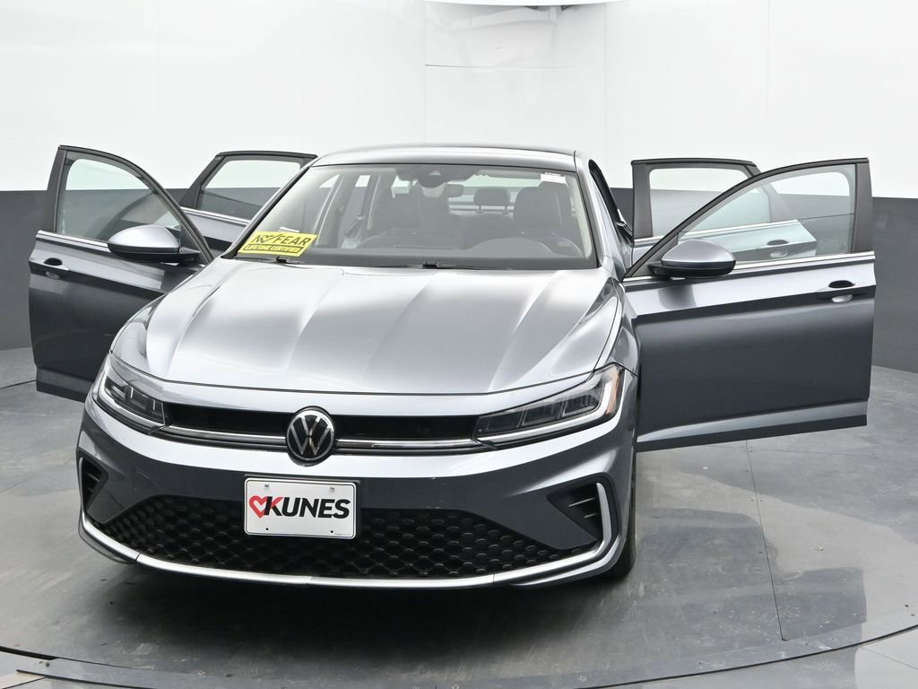 Used 2025 Volkswagen Jetta SE image 47