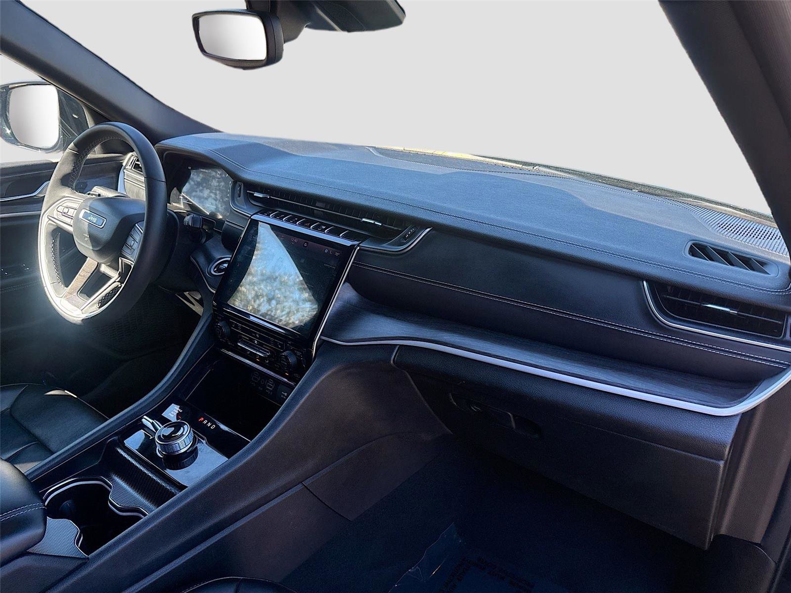 Used 2024 Jeep Grand Cherokee Limited image 31