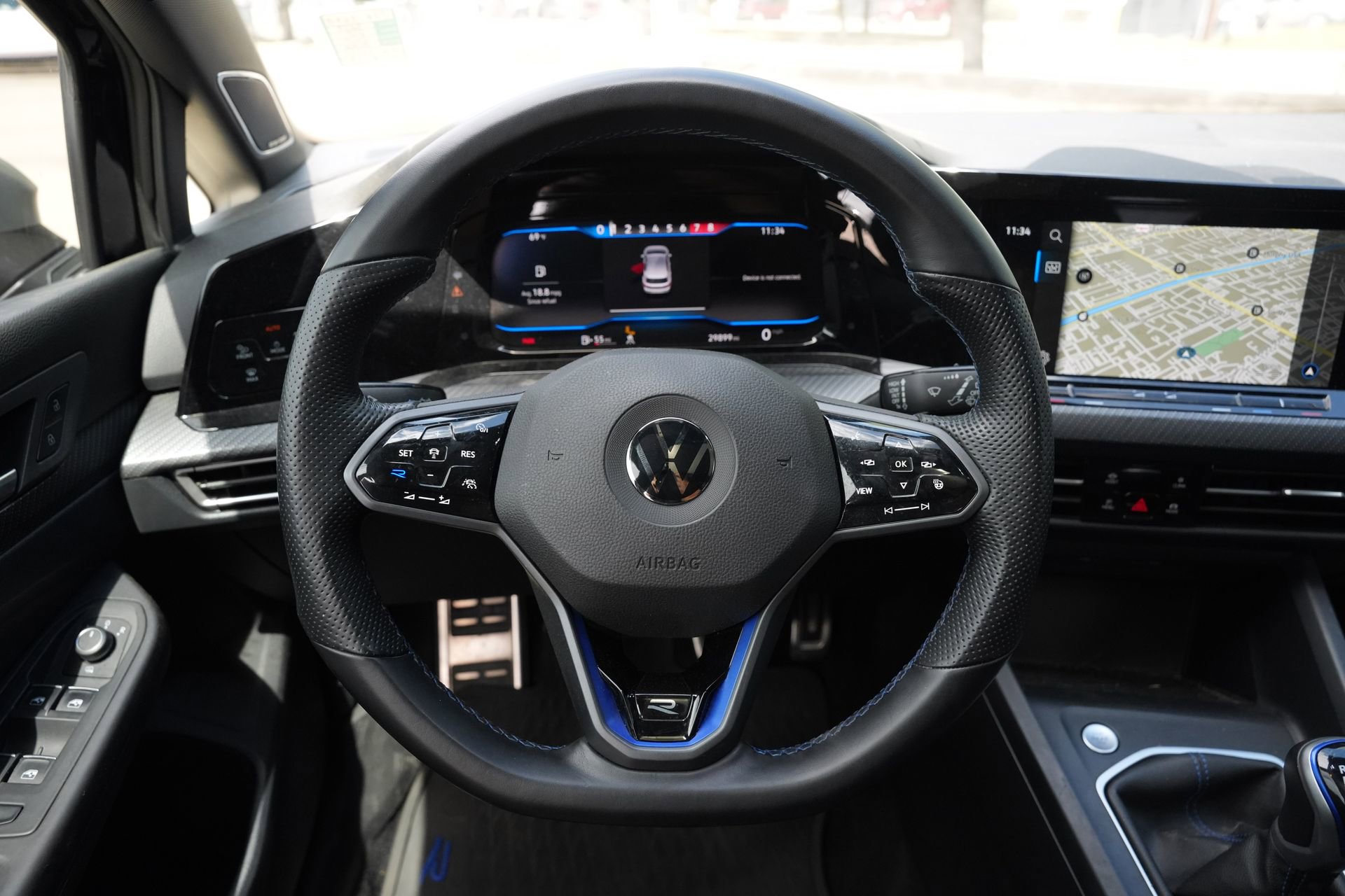 Used 2022 Volkswagen Golf R image 10