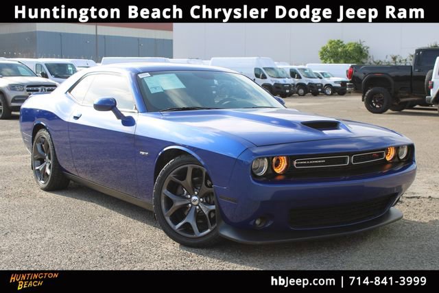 Used 2019 Dodge Challenger R/T RWD image 1