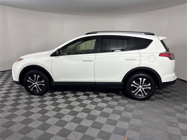 Used 2018 Toyota RAV4 LE image 5