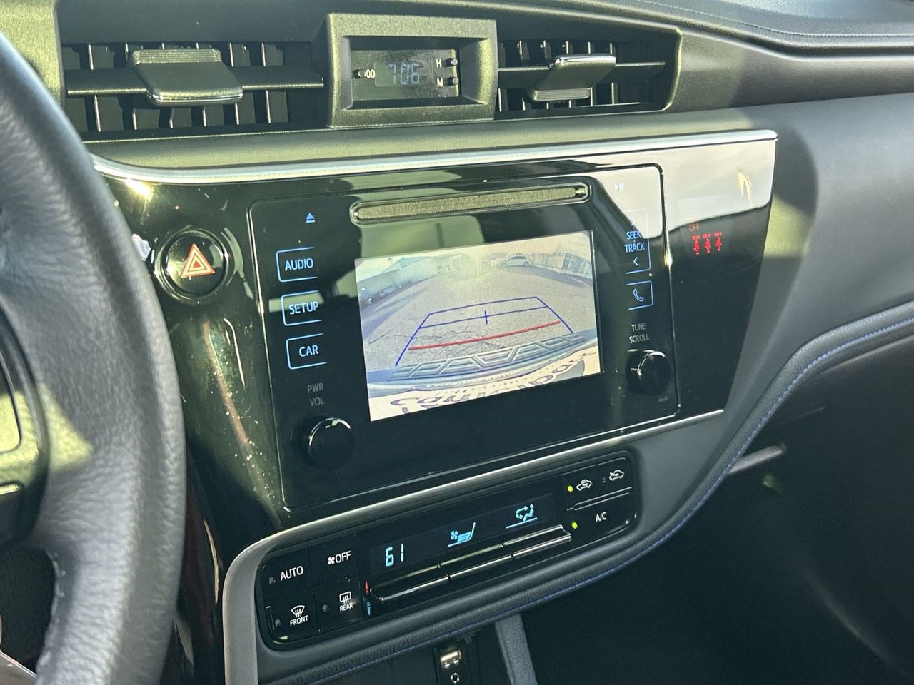 Used 2018 Toyota Corolla SE FWD image 23