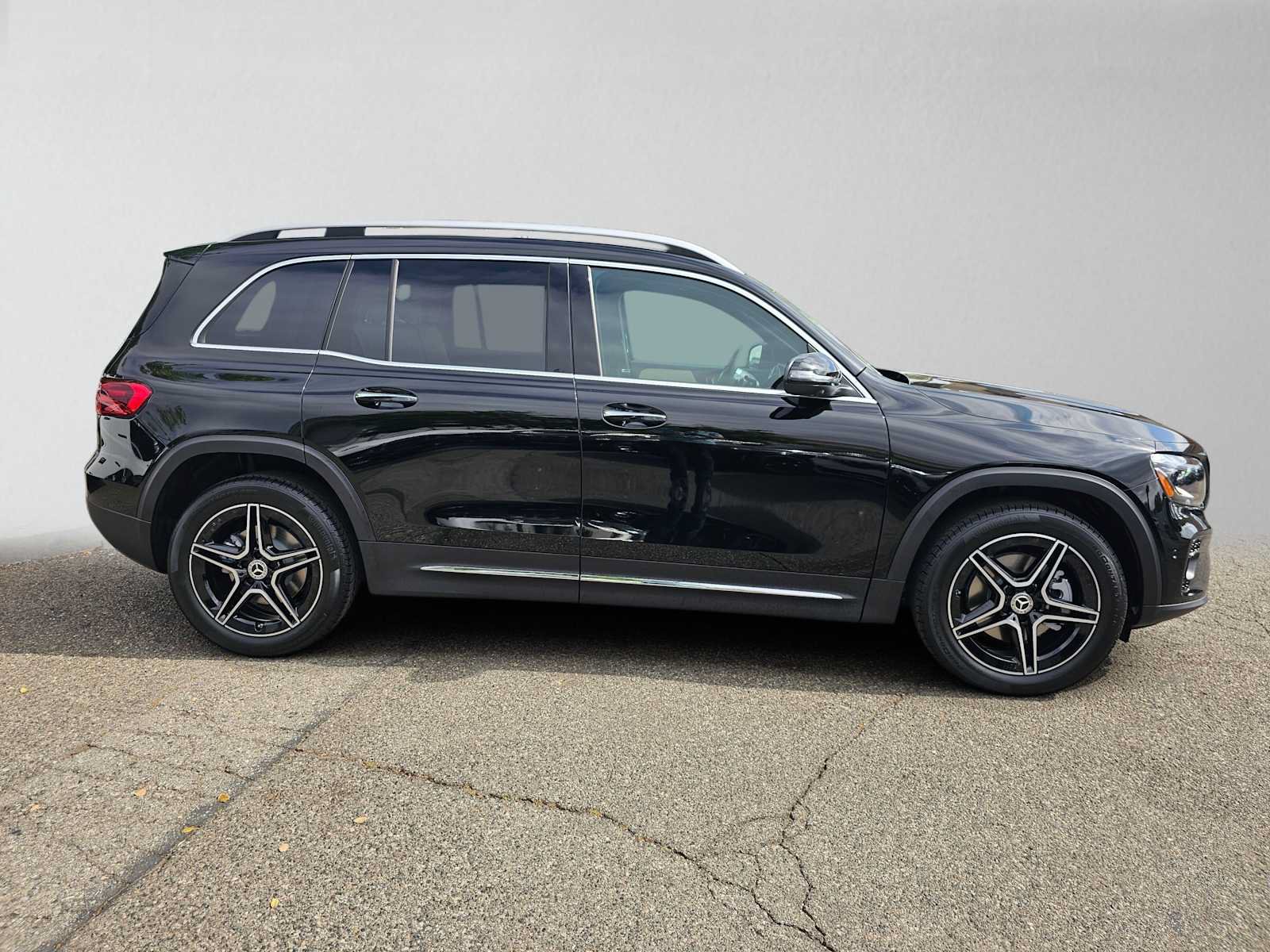 New 2026 Mercedes-Benz GLB 250 image 2