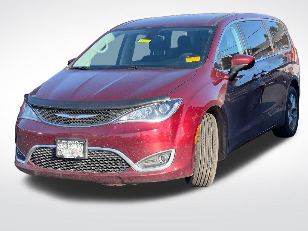 Used 2017 Chrysler Pacifica Touring Plus w/ Tire & Wheel Group FWD image 6