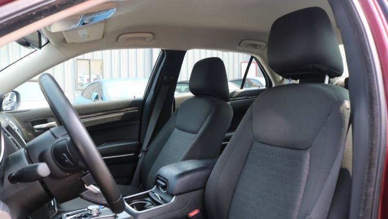 Used 2020 Chrysler 300 Touring w/ Sport Appearance Package RWD image 8