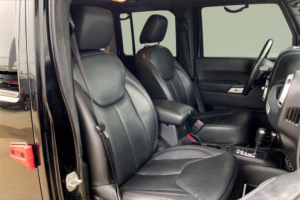 Used 2016 Jeep Wrangler Unlimited Sahara w/ Dual Top Group image 7