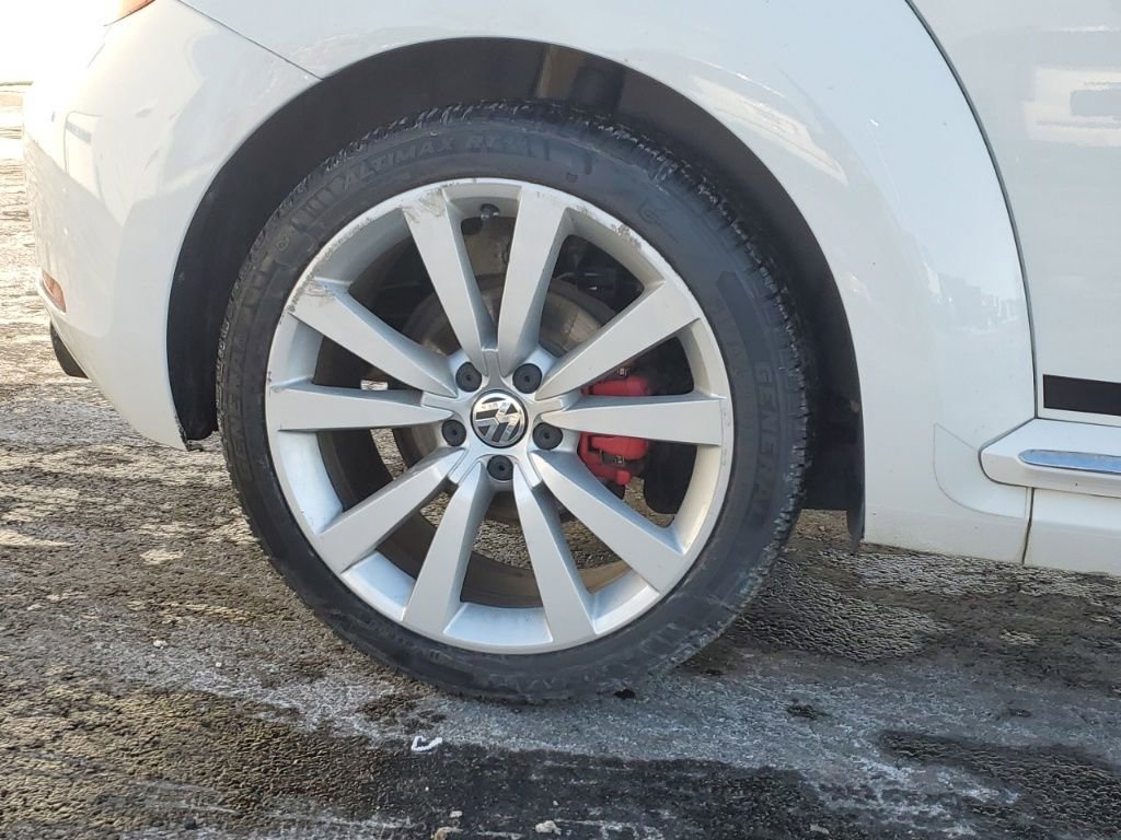 Used 2012 Volkswagen Beetle 2.0T image 7