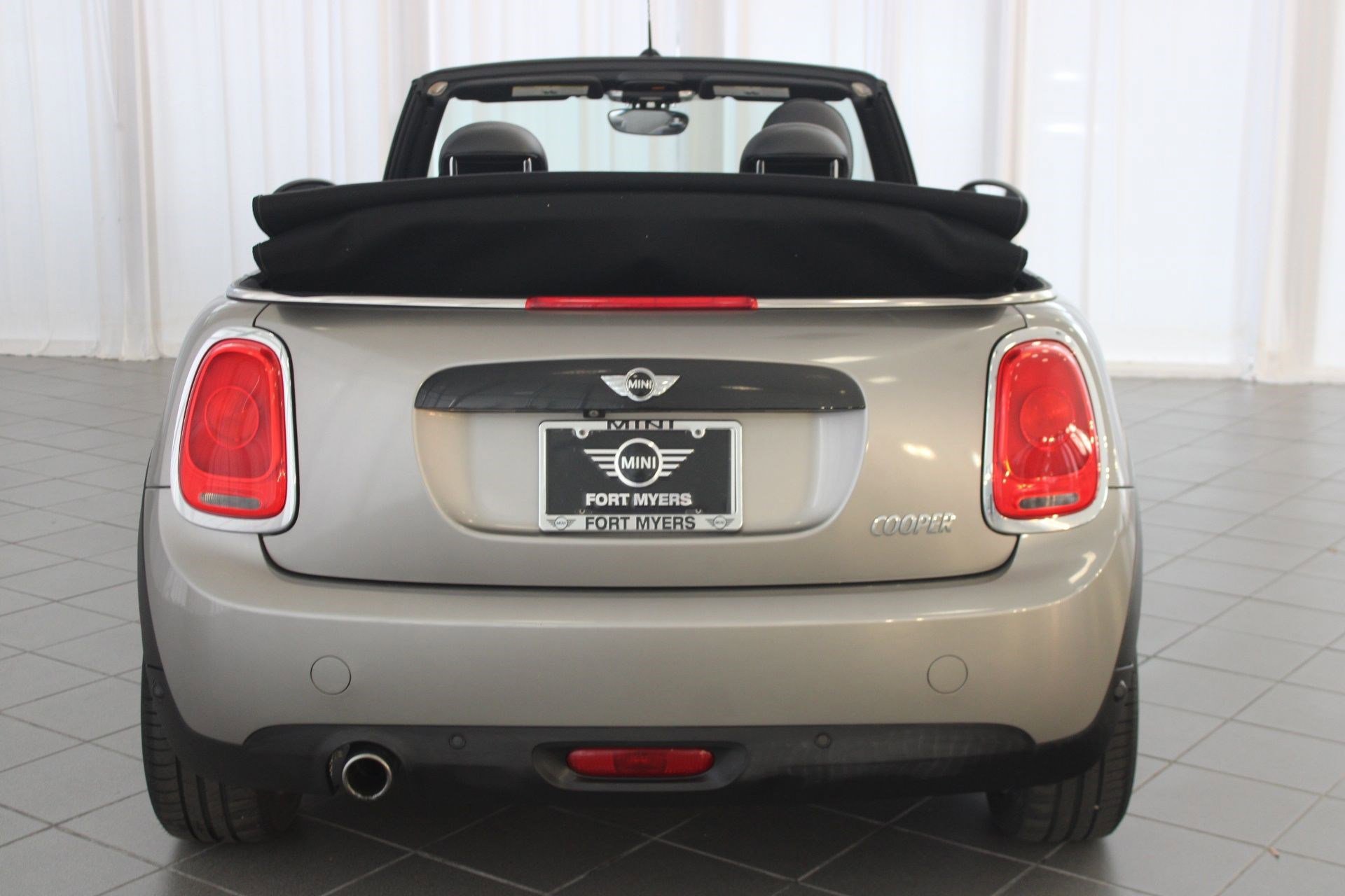 Used 2018 MINI Cooper Convertible image 9