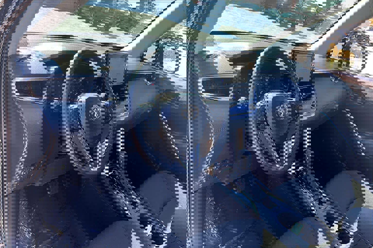 Used 2024 Toyota Corolla Cross LE w/ Moonroof Package image 18