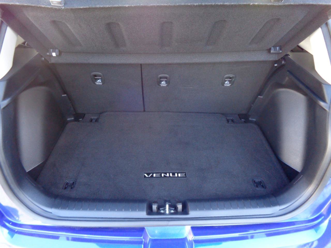 Used 2023 Hyundai Venue Limited image 34
