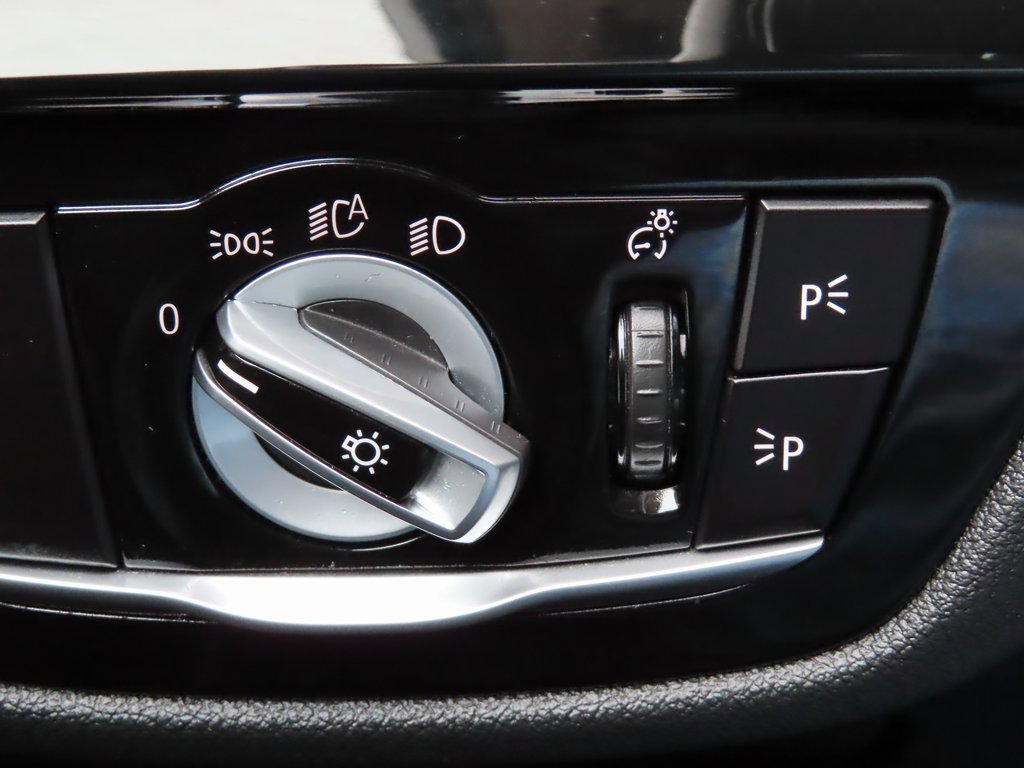 Used 2022 BMW 530e xDrive w/ Premium Package image 22