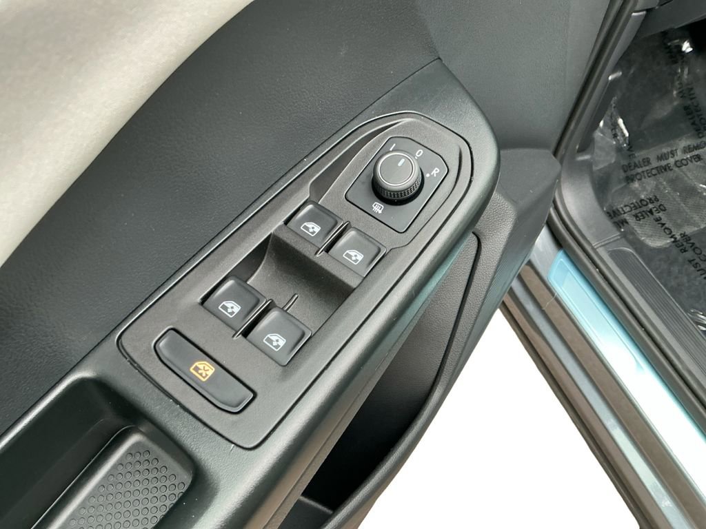 Used 2025 Volkswagen Taos SE image 23