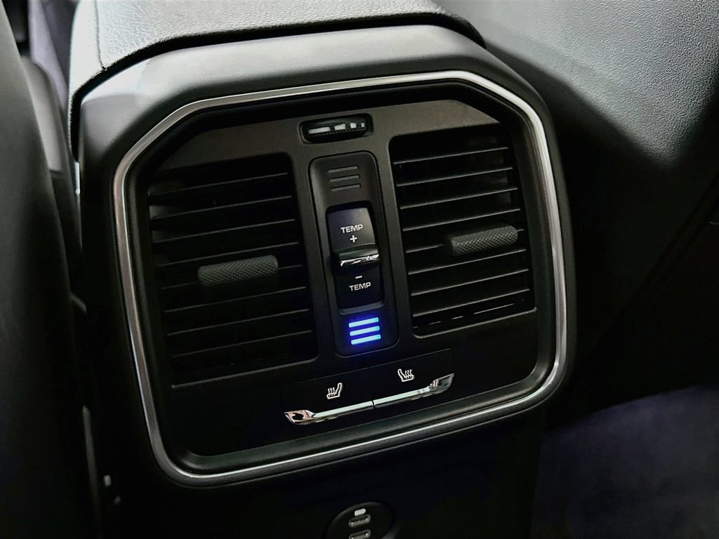 Certified 2026 Porsche Macan AWD/4WD image 27