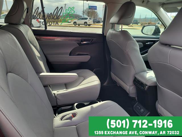 Certified 2021 Toyota Highlander Platinum image 28