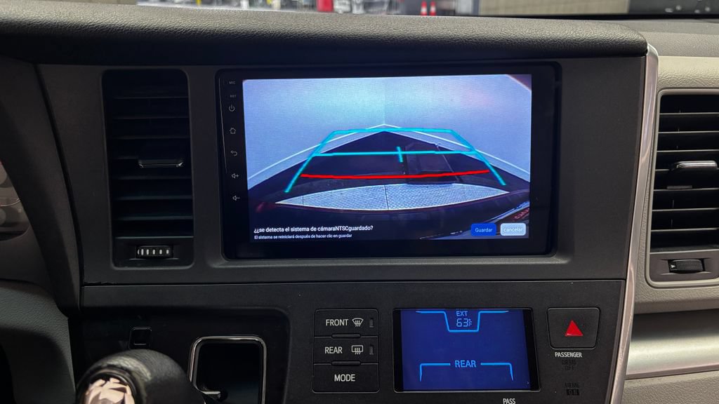 Used 2015 Toyota Sienna LE FWD image 39