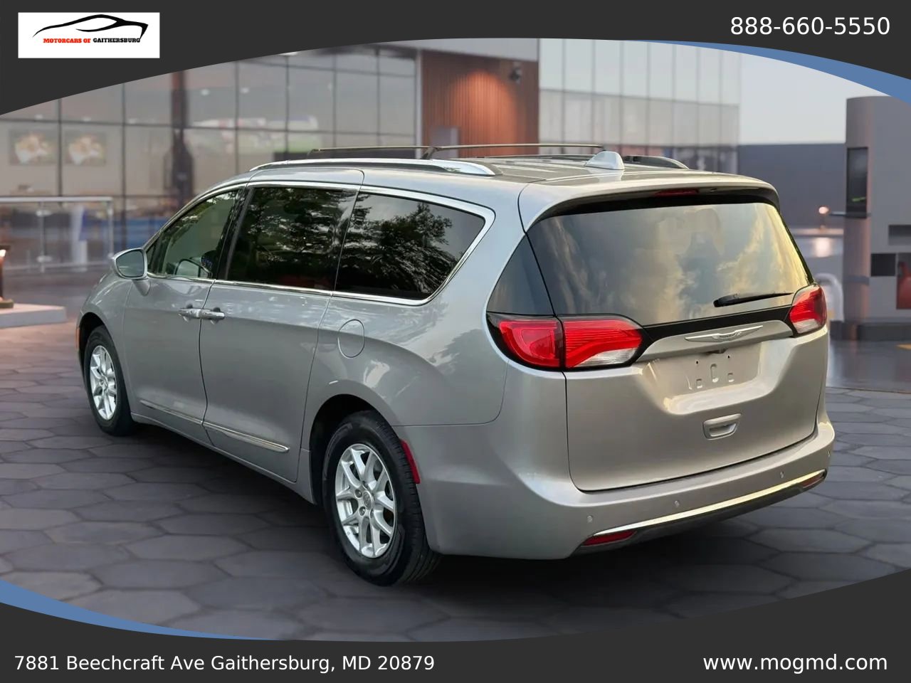 Used 2020 Chrysler Pacifica Touring-L image 4