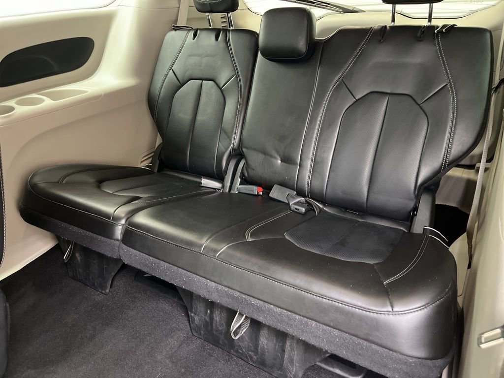 Used 2024 Chrysler Pacifica Touring-L FWD image 20