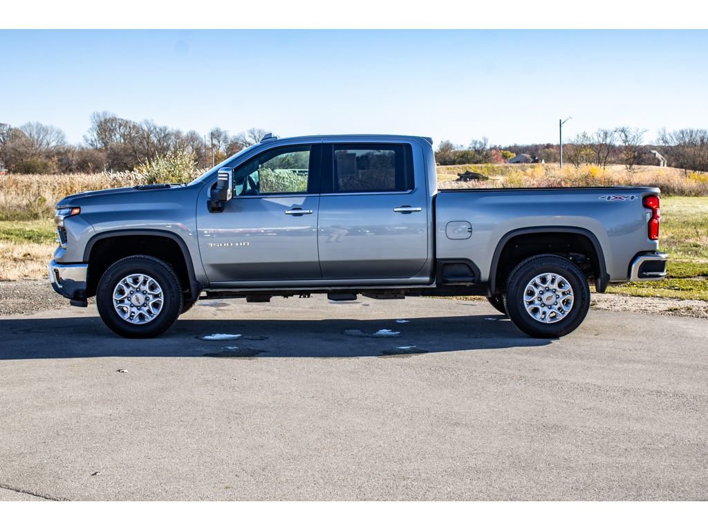 Used 2024 Chevrolet Silverado 3500 LTZ AWD/4WD image 4