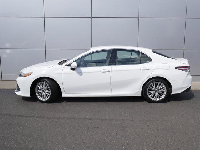 Certified 2018 Toyota Camry XLE FWD image 9