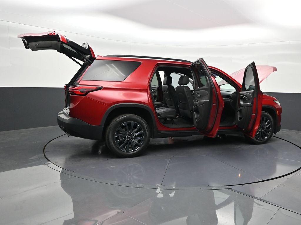 Used 2023 Chevrolet Traverse RS image 32