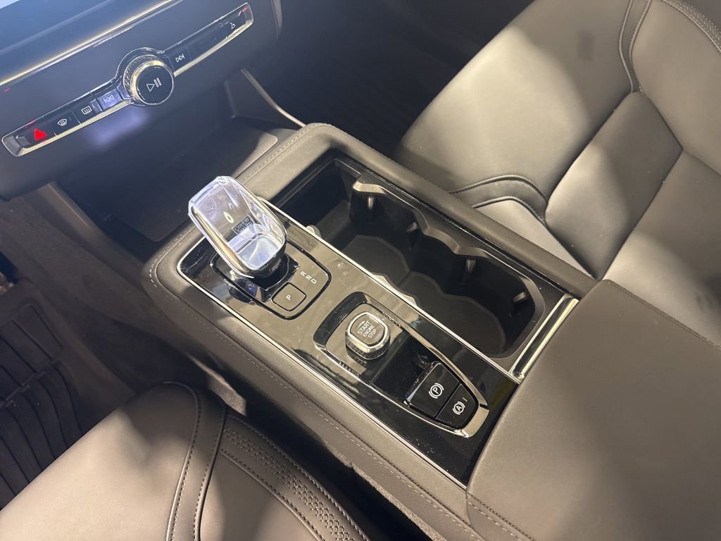 Used 2026 Volvo XC90 B6 Plus w/ Protection Package Premier image 14