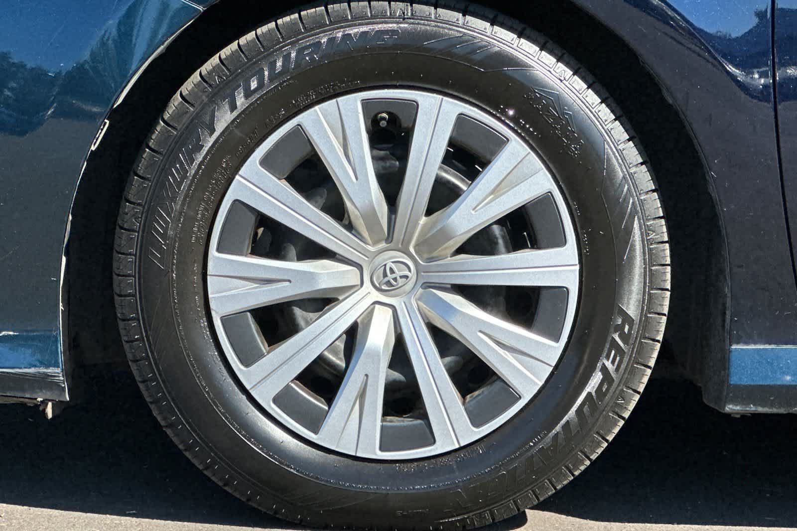 Used 2018 Toyota Camry FWD image 22