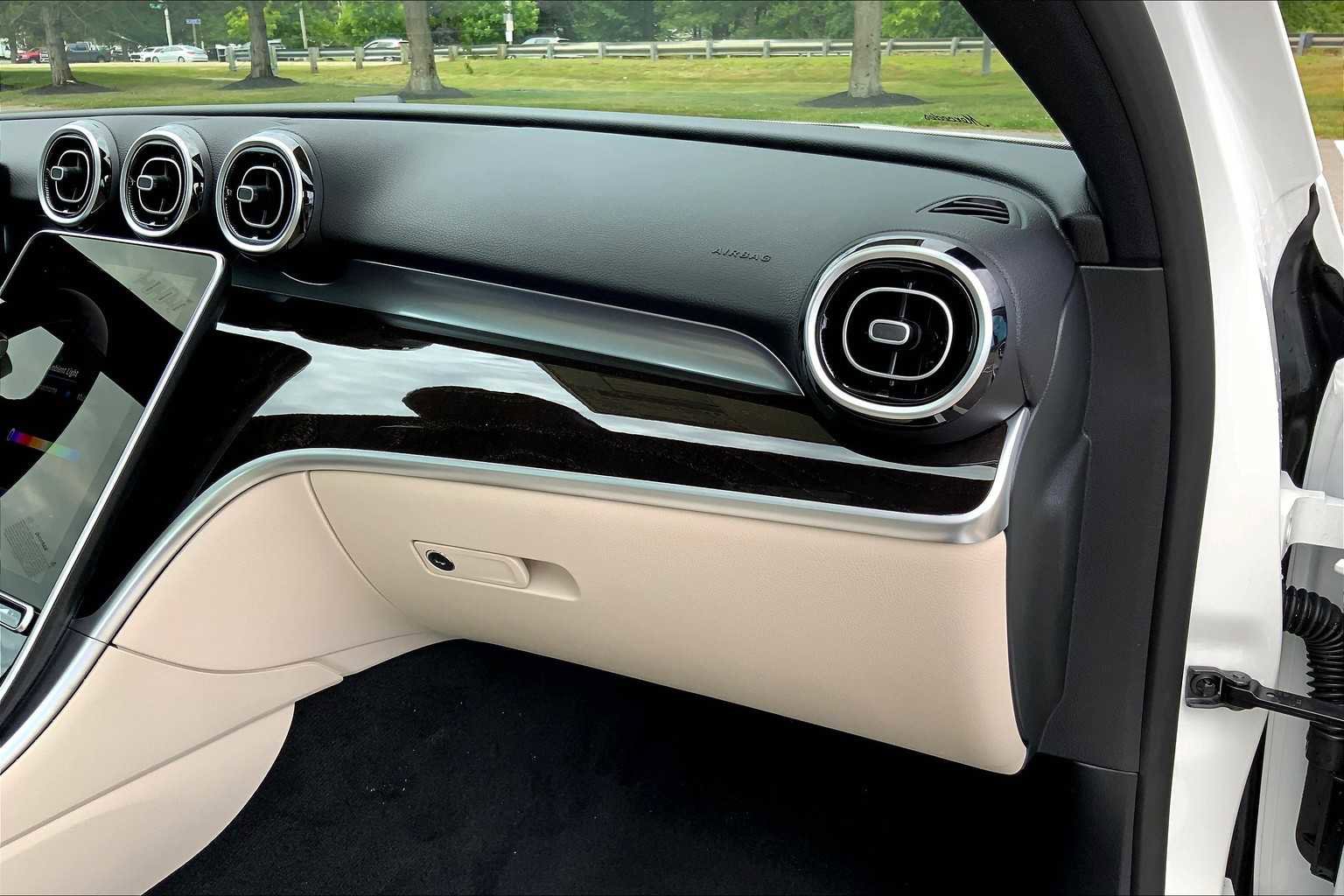 Certified 2025 Mercedes-Benz C 300 4MATIC Sedan image 10