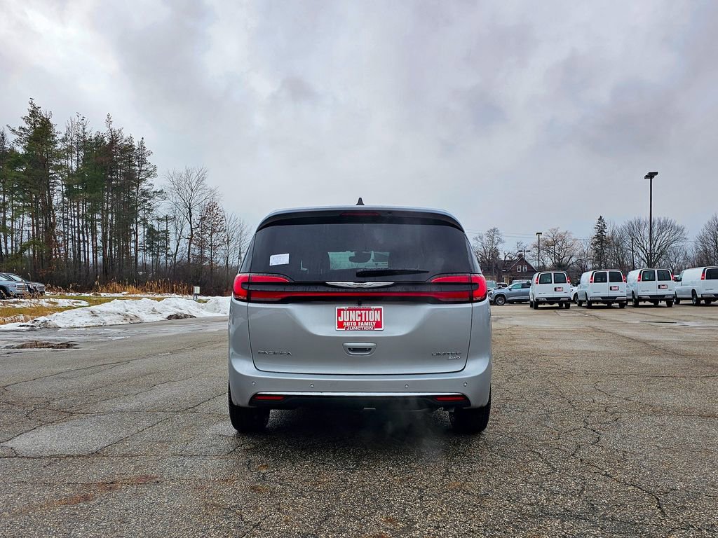 New 2026 Chrysler Pacifica Limited image 6