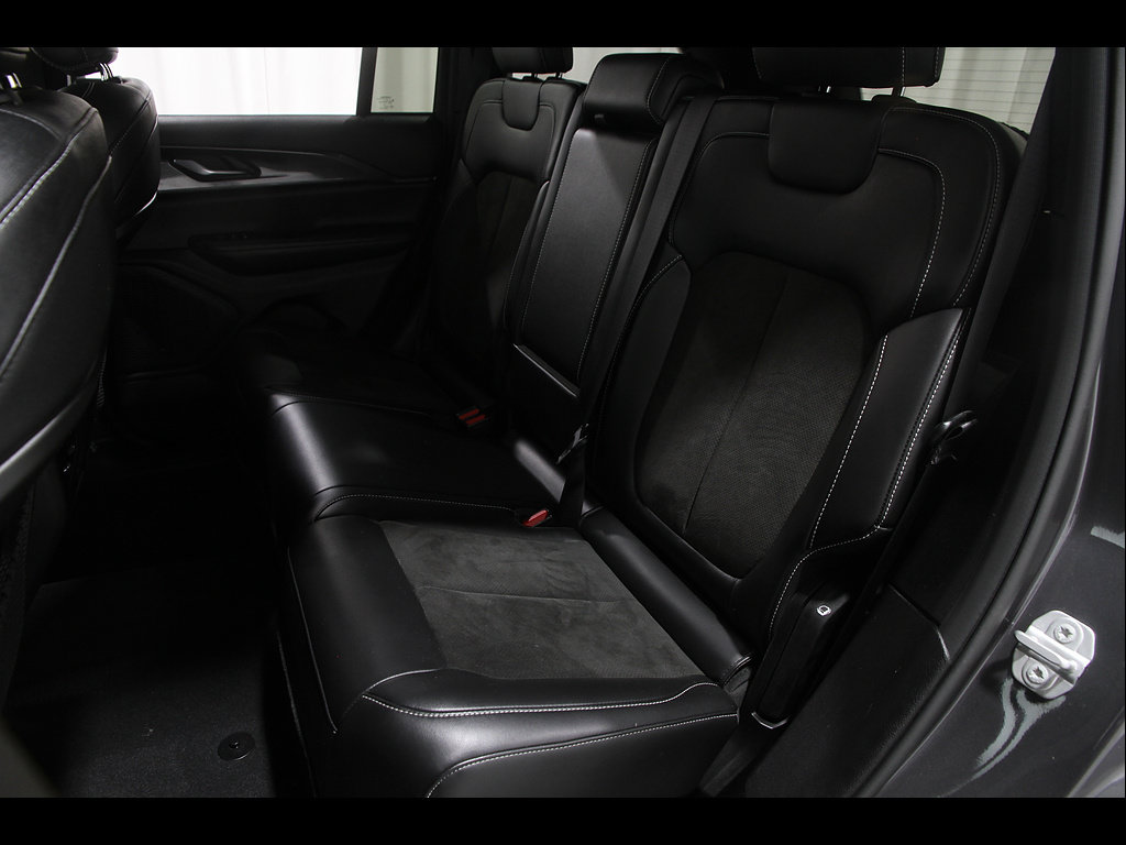 Used 2023 Jeep Grand Cherokee Altitude AWD/4WD image 19