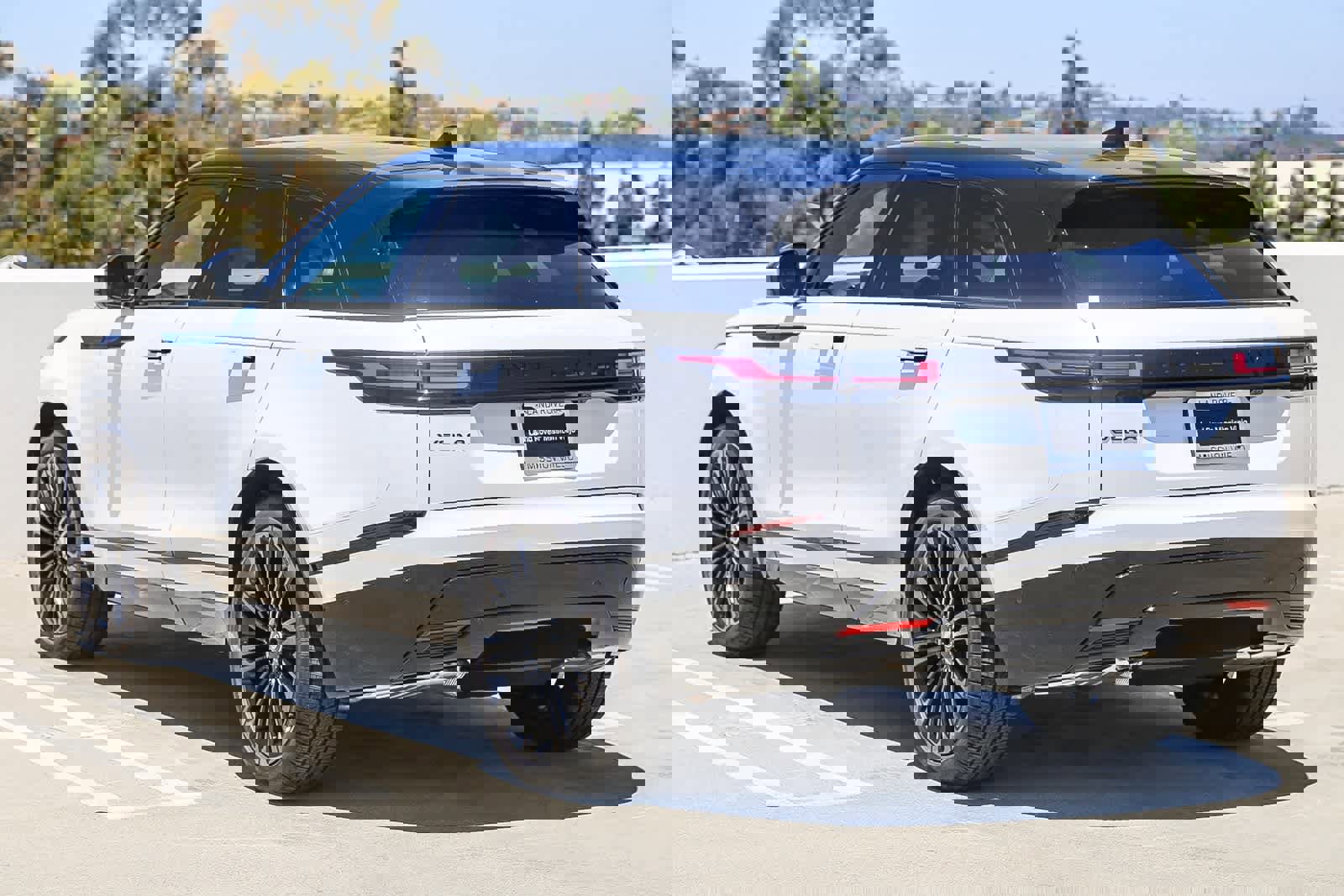 New 2026 Land Rover Range Rover Velar Dynamic SE image 4