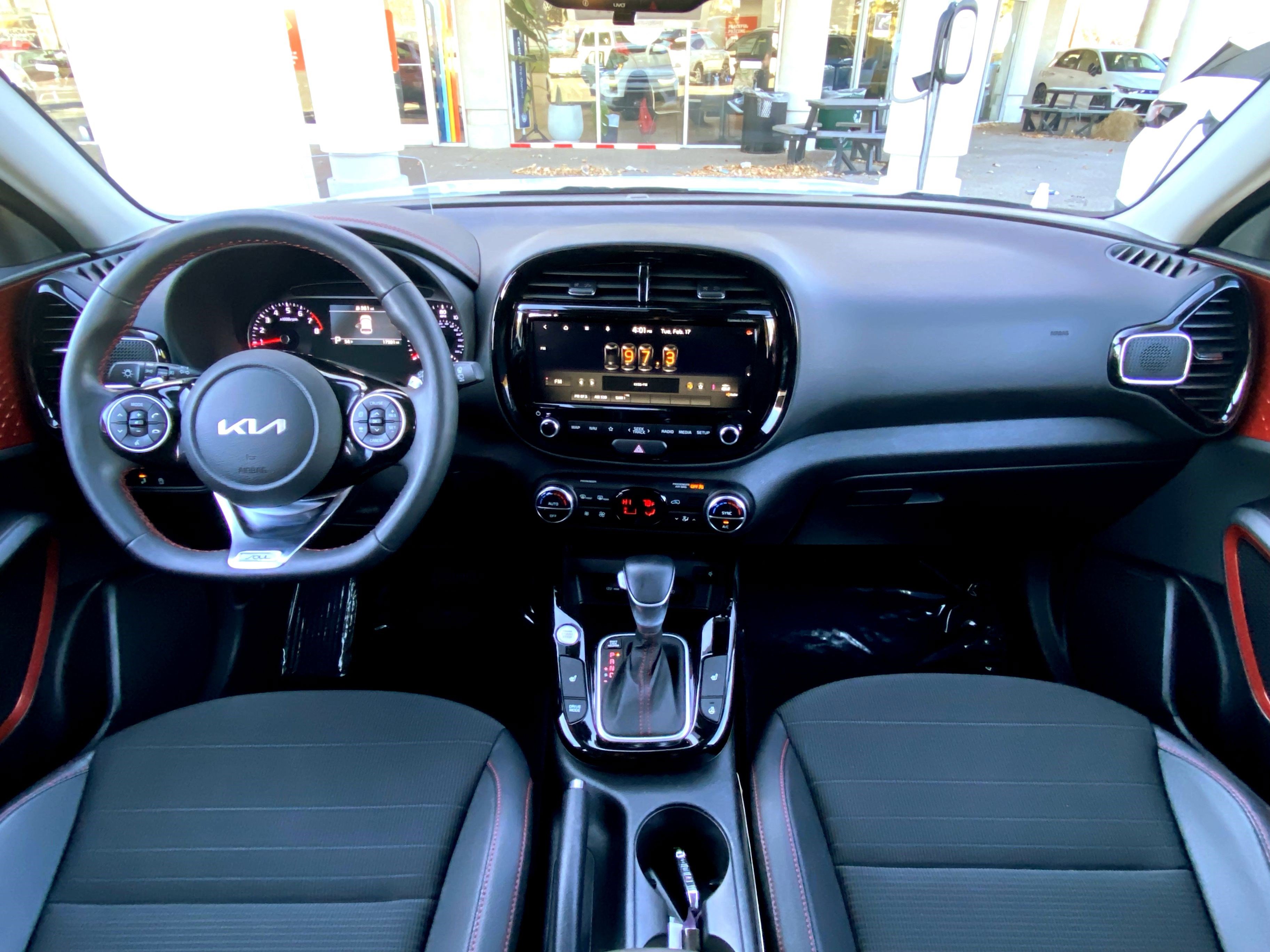 Used 2022 Kia Soul Turbo FWD image 28