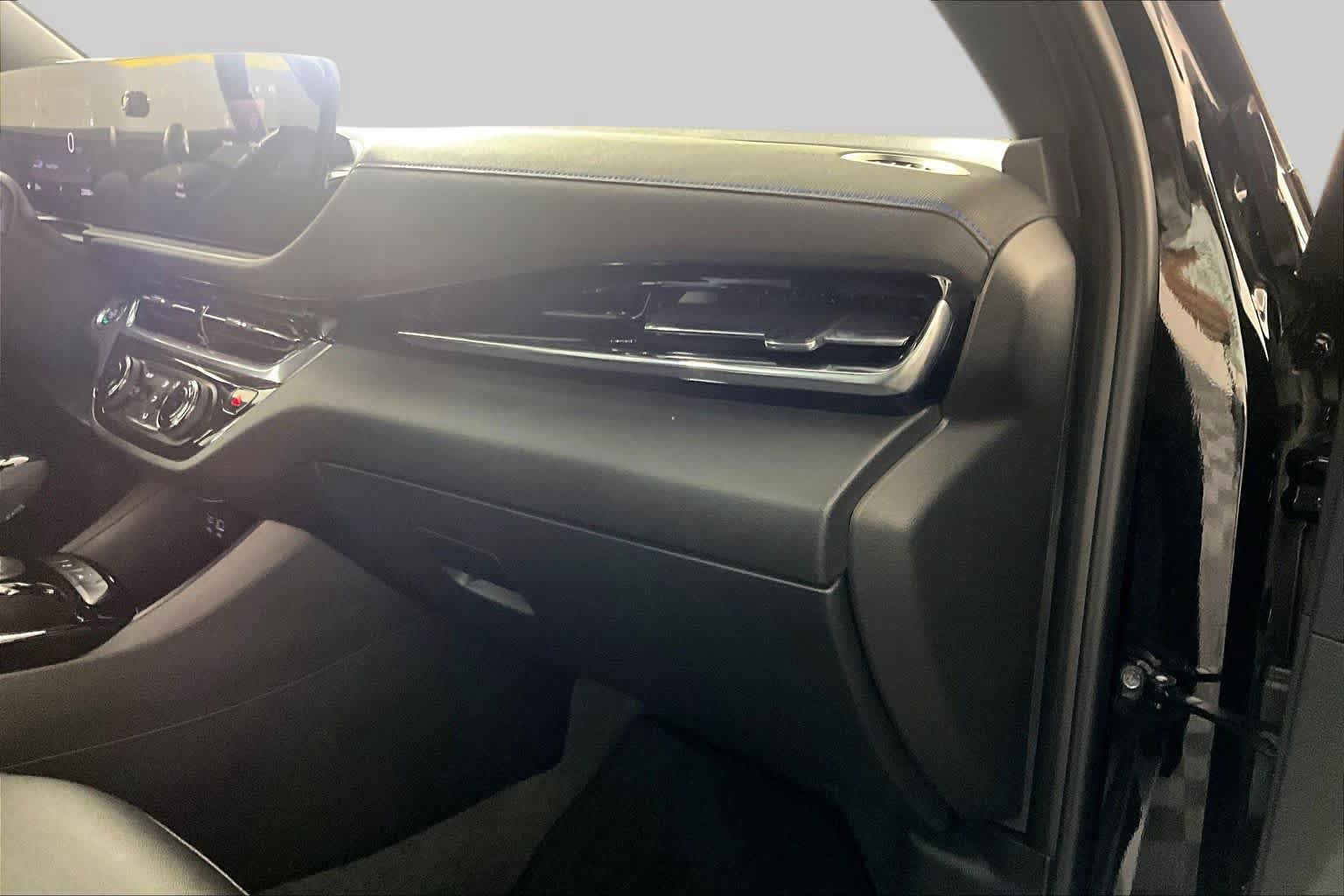 Used 2025 Buick Envista Sport Touring w/ Advanced Safety Package FWD image 18