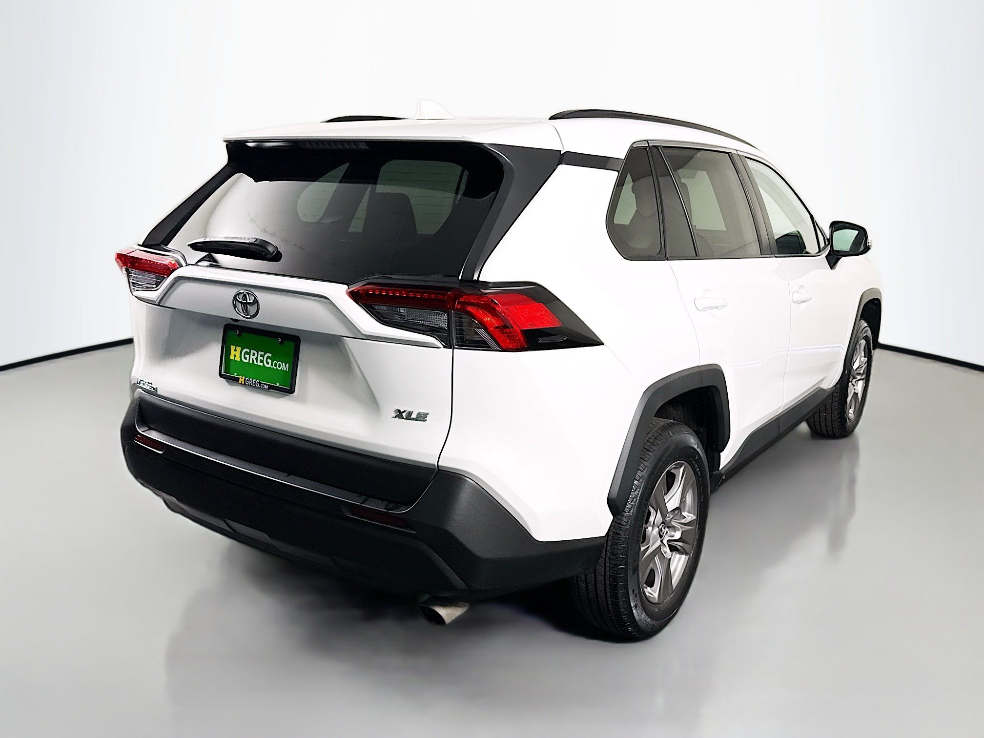 Used 2022 Toyota RAV4 XLE w/ Convenience Package FWD image 10