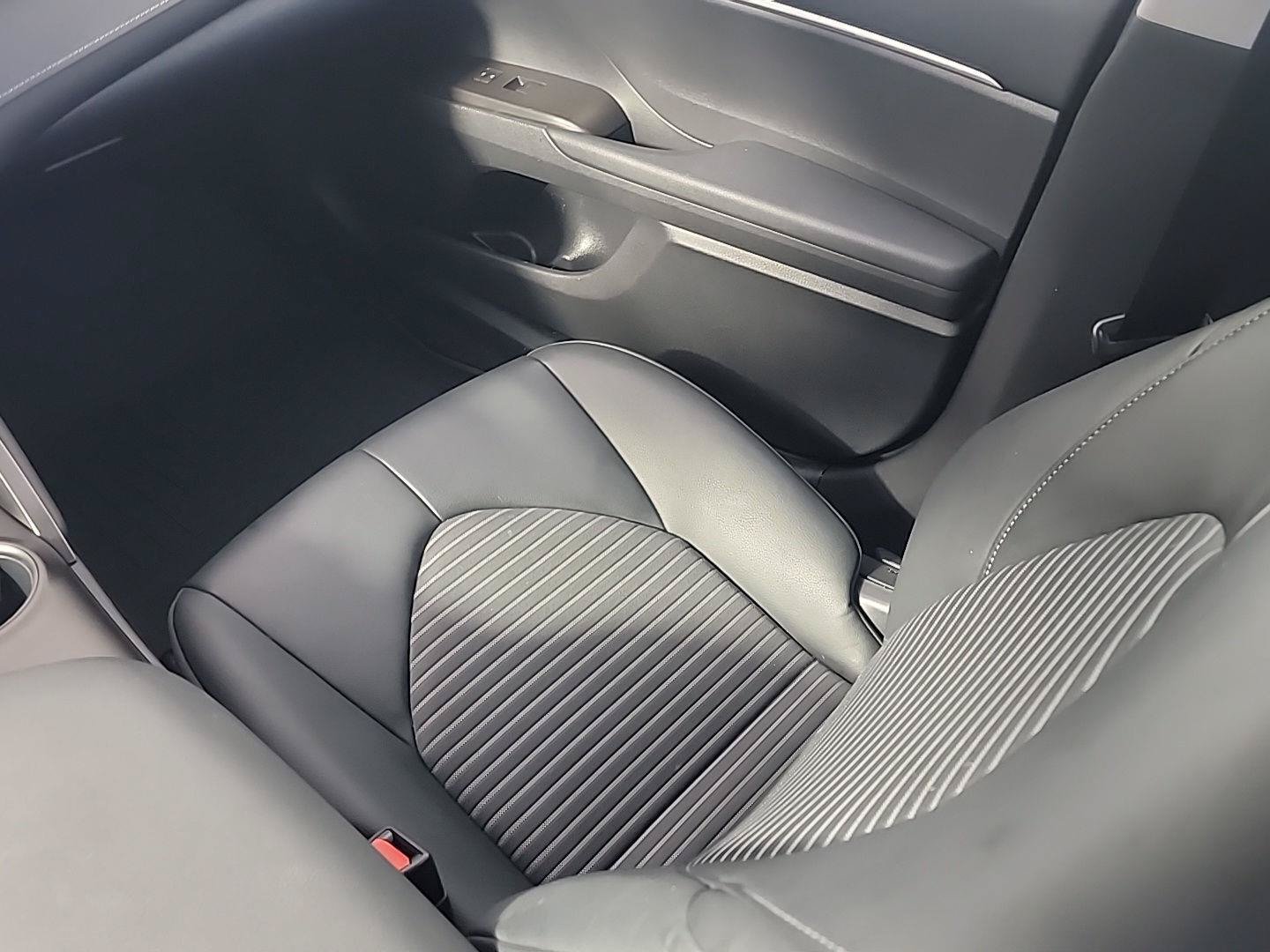 Used 2022 Toyota Camry SE FWD image 21