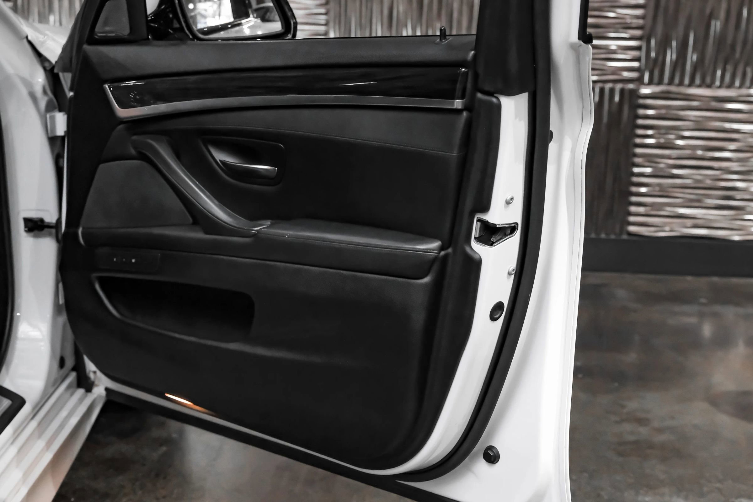 Used 2016 BMW 550i xDrive Sedan AWD/4WD image 41